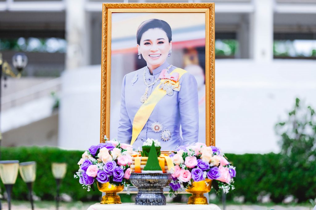สถาบันวิปัสสนาธุระจัดทำบุญตักบาตรถวายเป็นพระราชกุศลฯ