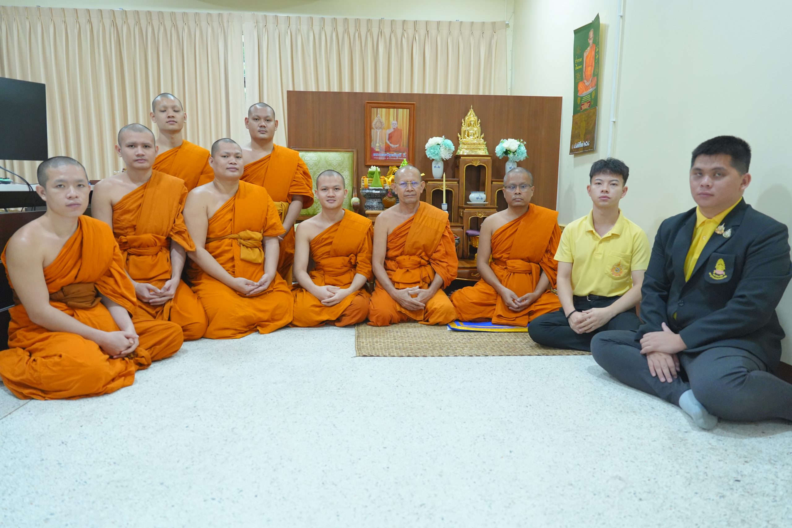 บุคคลากรและเจ้าหน้าที่ส่วนวางแผนและพัฒนาการอบรม ร่วมทำสามีจิกรรม ผอ.ส่วนฯ