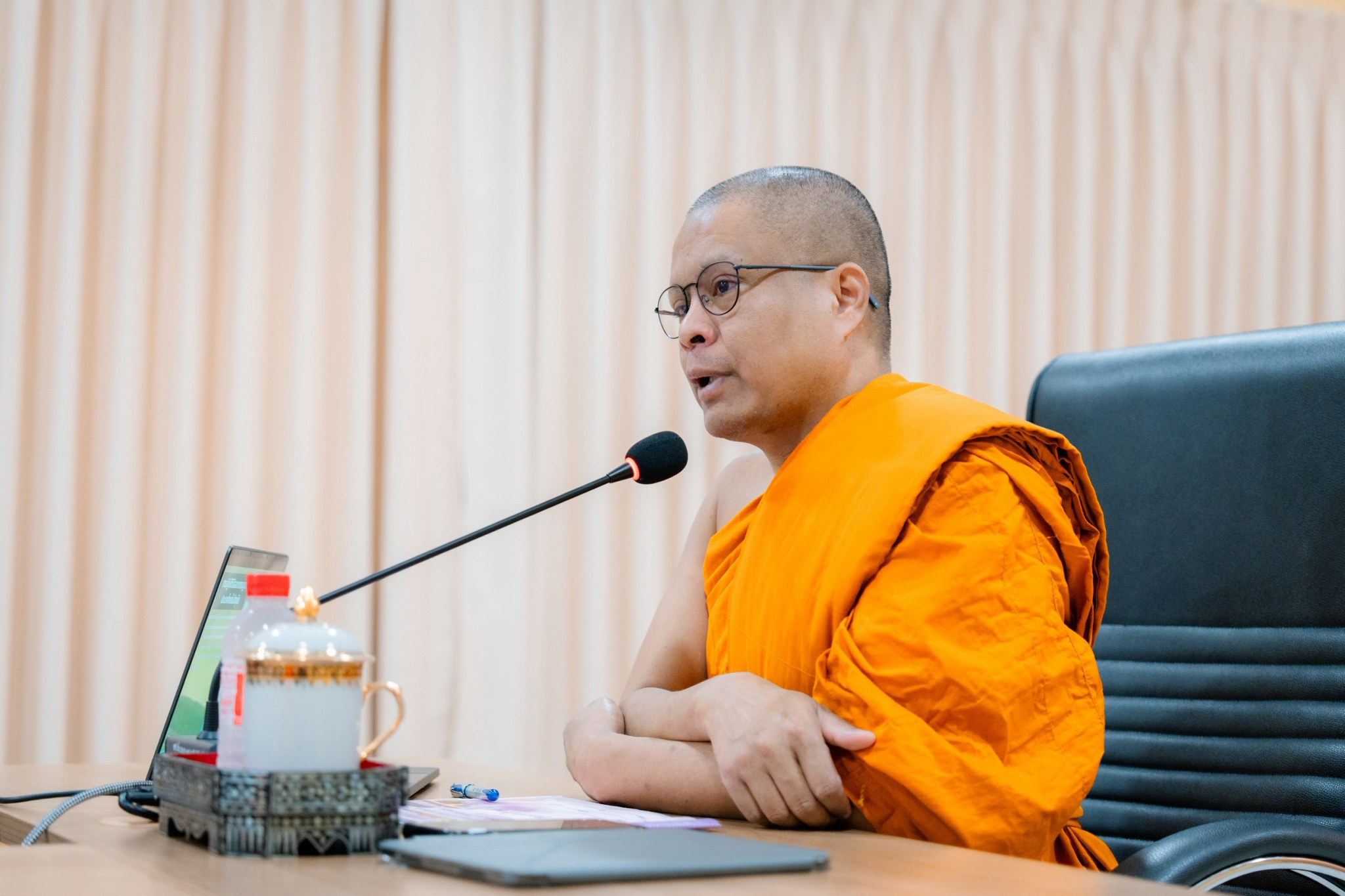 รายวิชา กรรมฐาน ๒ และกรรมฐาน ๓ แก่นิสิตคณะครุศาสตร์ ชั้นปีที่ ๒ และชั้นปีที่ ๓